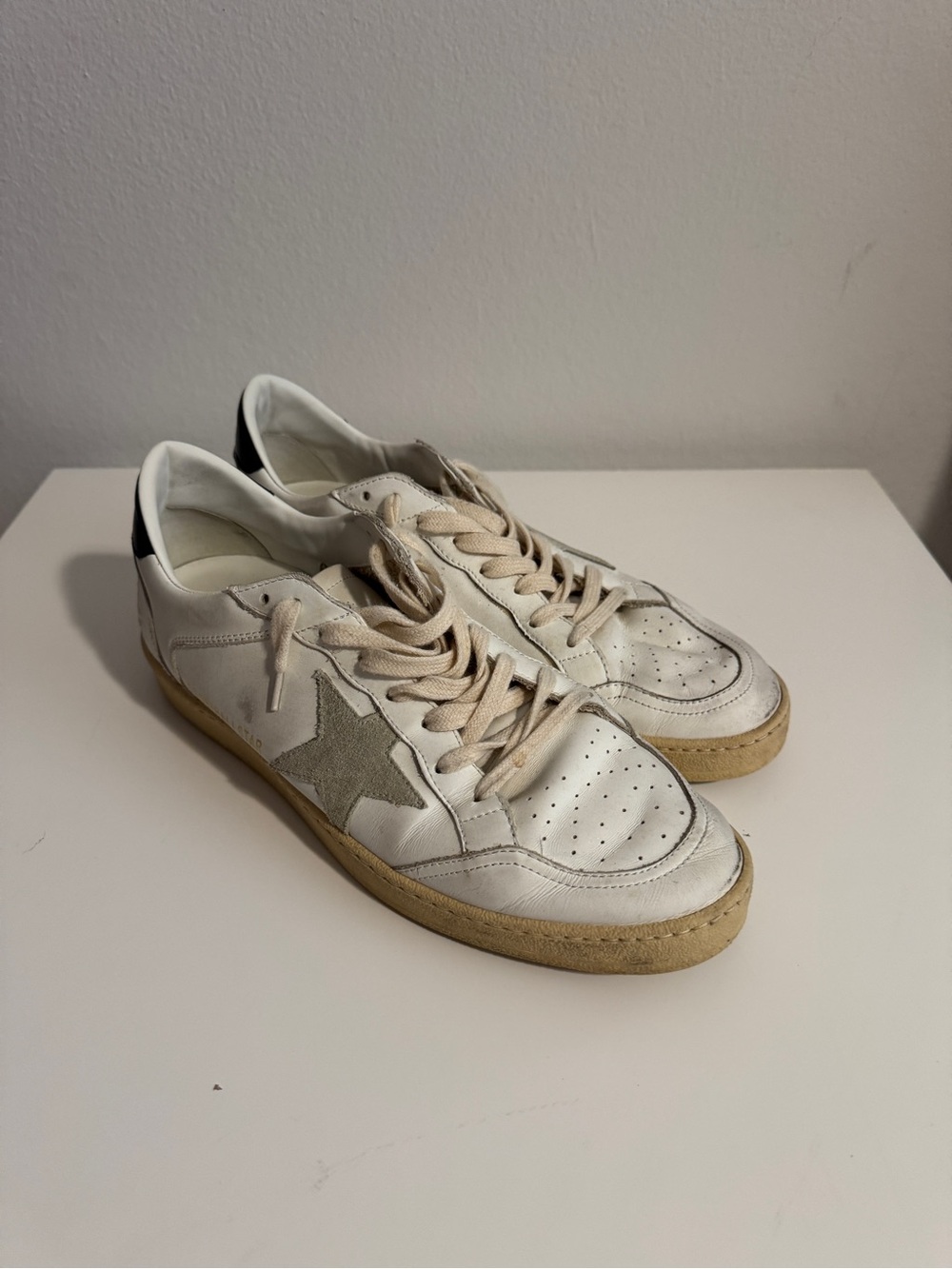 Golden Goose w/ice-gray suede star and blue leather heel tab